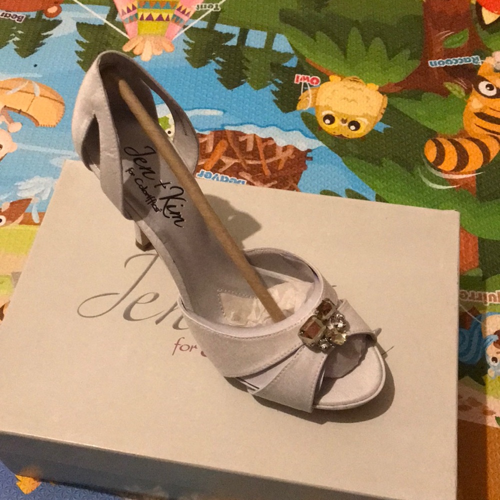 White dyeable shoes size 8.5M